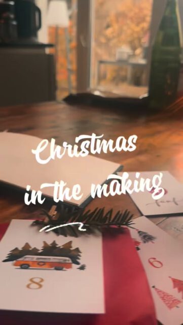 Mein erster Nussknacker. Liebe das Motiv, weil es wieder viel zeichnerischer ist. Überlege noch, was da als Hintergrund sein könnte. Vielleicht einfach nur Streifen? #illustration #watercolorillustration #christmasillustration #nussknacker #Weihnachtskarte